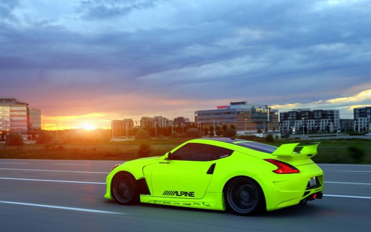 Nissan 370 z Green
