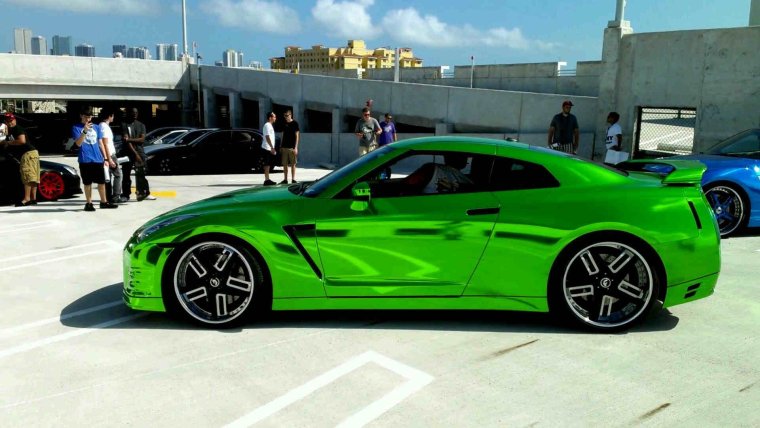 Ниссан ГТР зеленый хром