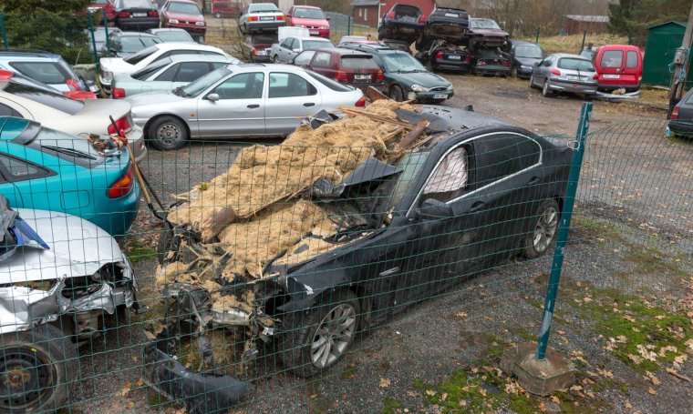 Аварии на парковке БМВ