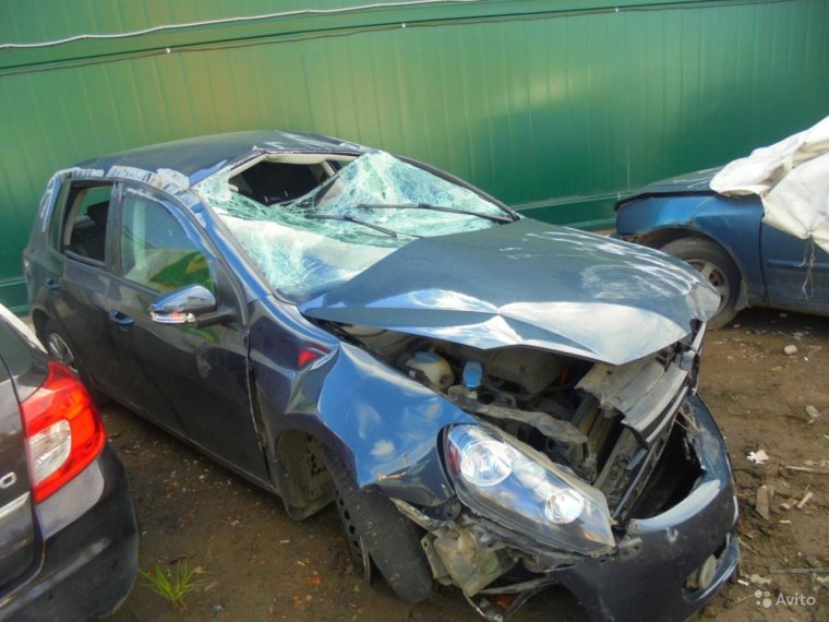 Сильно битый автомобиль