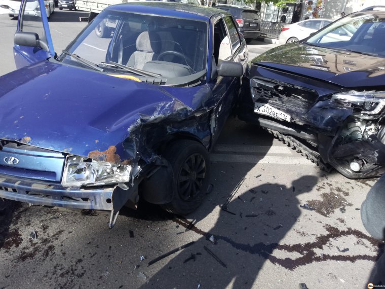 Битые машины ВАЗ 2110