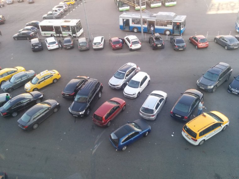 Автостоянка машин