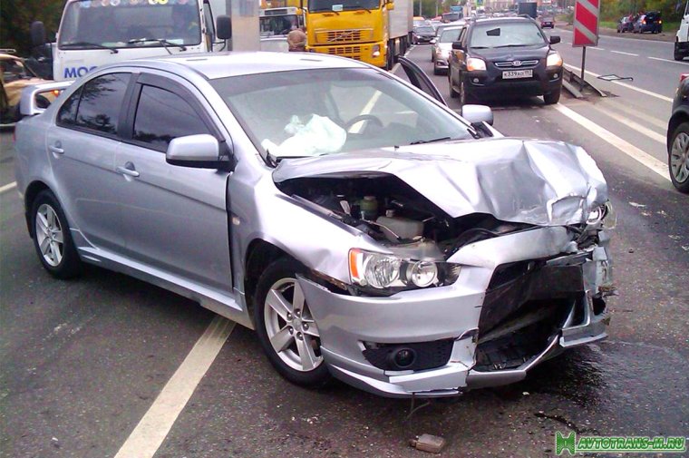 Машина на парковке