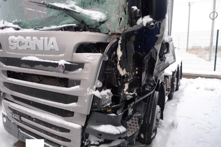 Опрокидывание грузового автомобиля