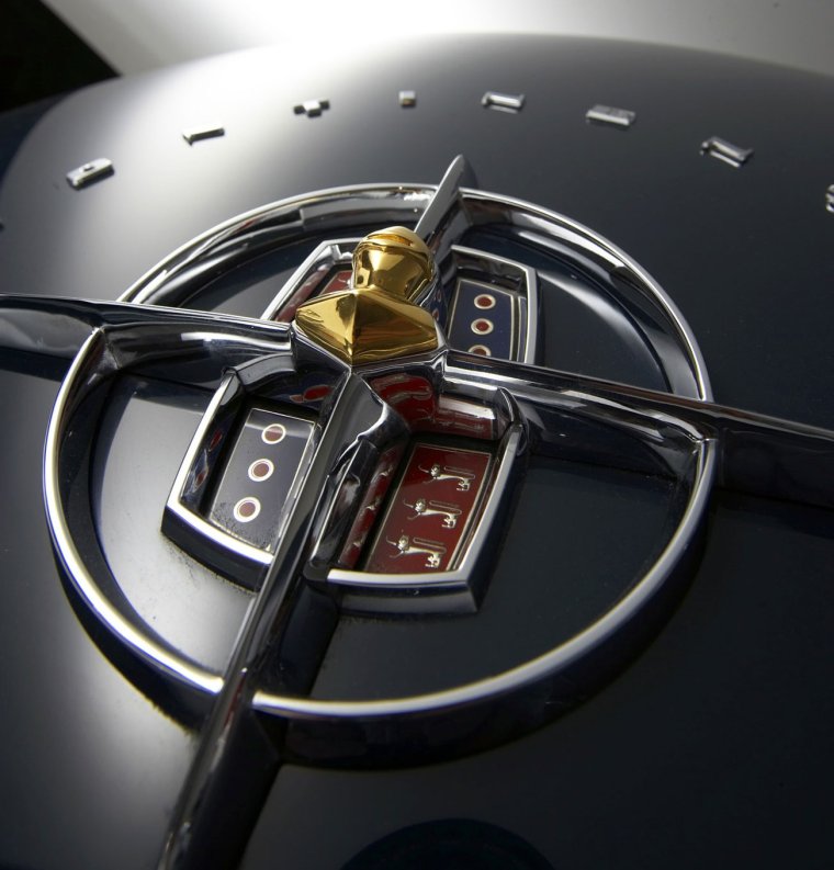 Необычные значки автомобилей