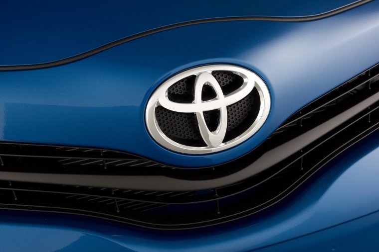 Автомобиль с логотипом y