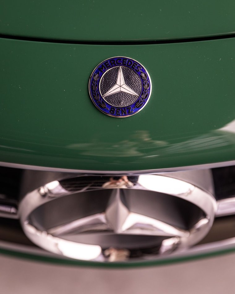 Машина со значком т