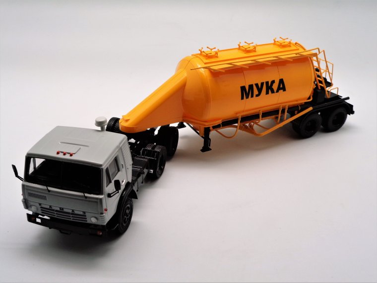 Машина с мукой