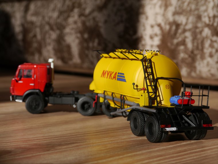 Муковоз комбикормовоз