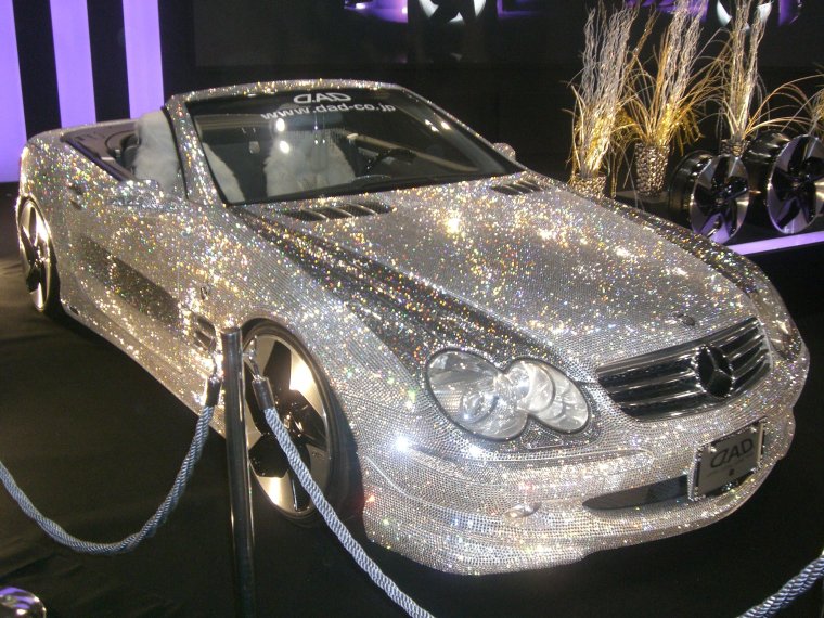 Серебристый с блестками цвет авто