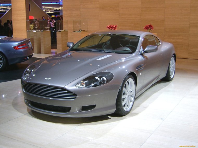 Серебристая машина