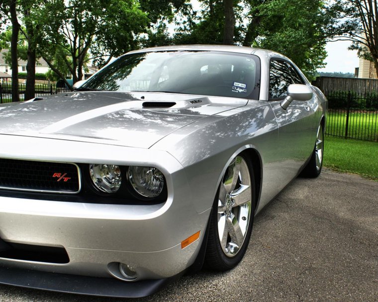 Серебристый металлик машина