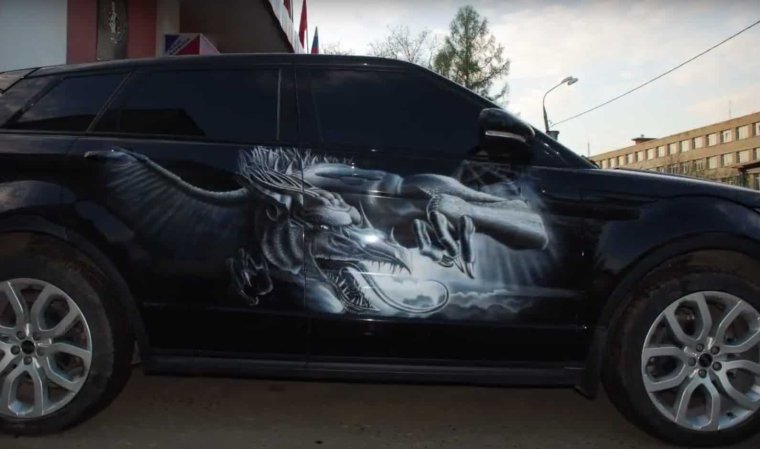 Аэрография на переднем крыле авто