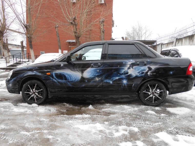 Аэрография на коричневом авто космос