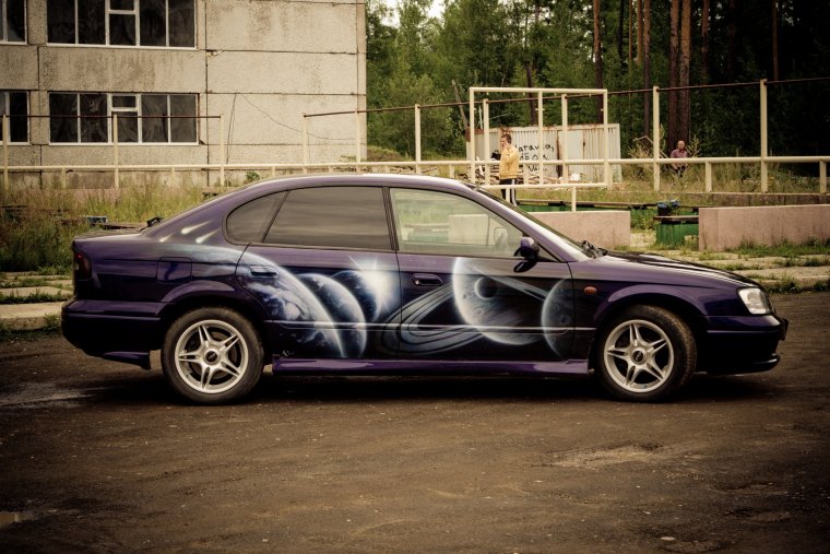 Аэрография на машину космос