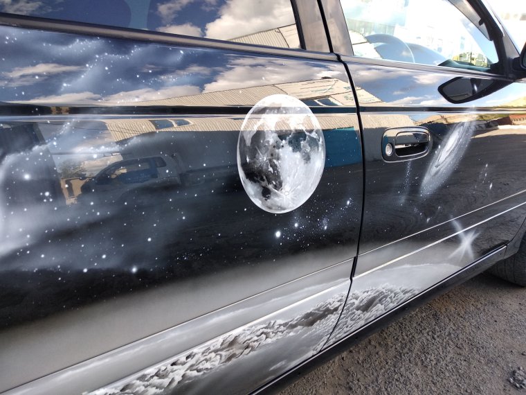 Аэрография космос на авто