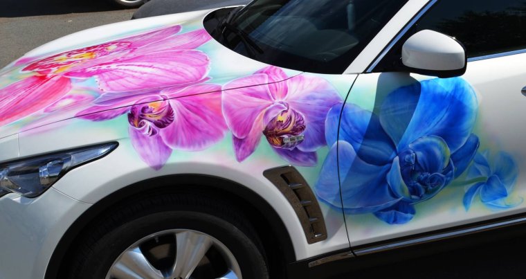 Аэрография розовое с голубым капот машины