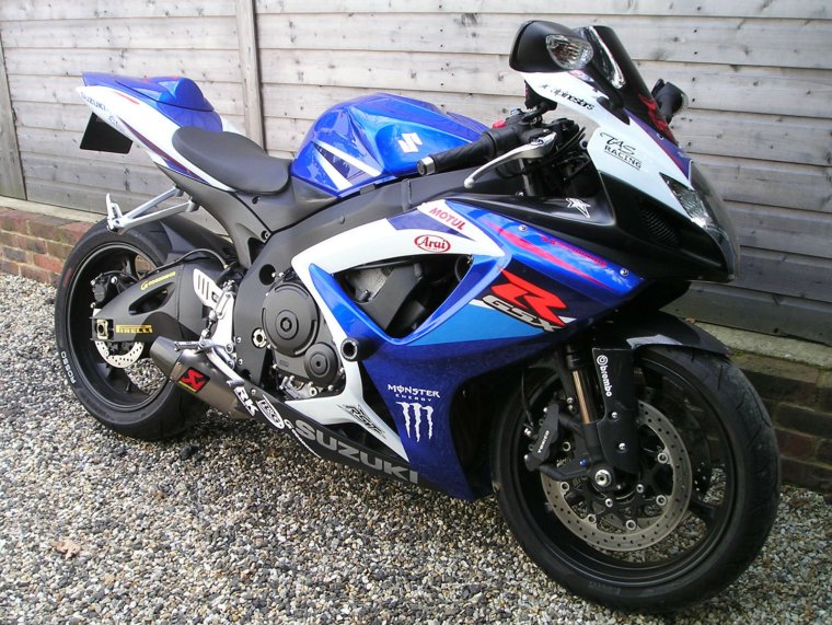 Suzuki GSXR 750 k7