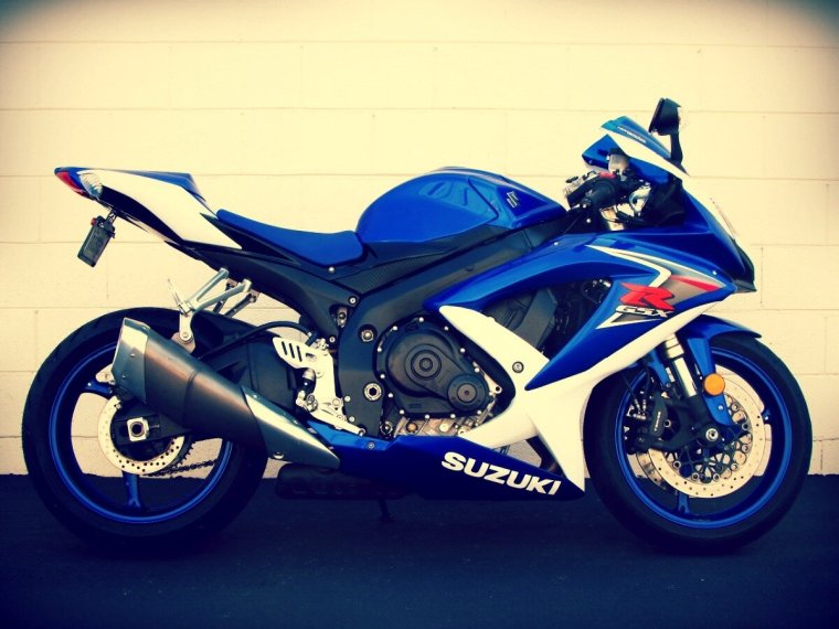 Suzuki GSXR 600 мотоциклы