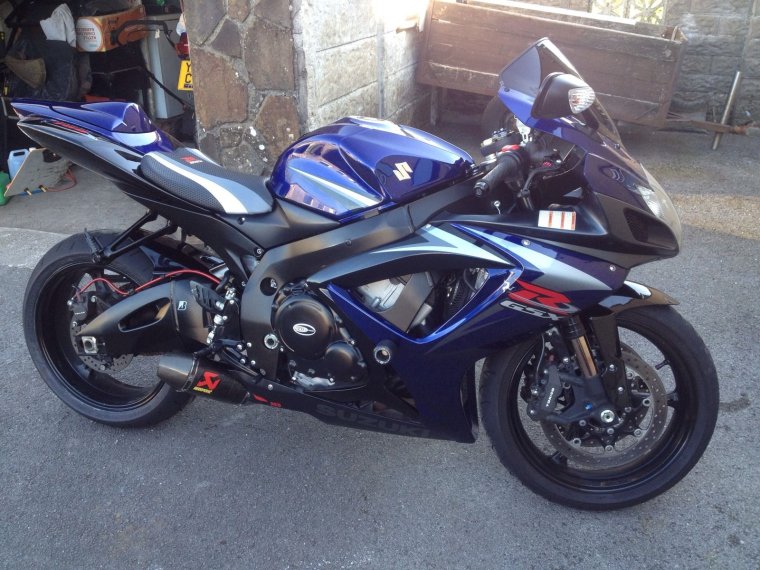 Suzuki GSX R 750 фиолетовый