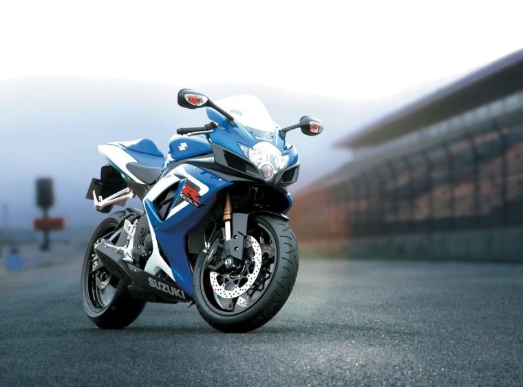Арт Suzuki GSX R 750