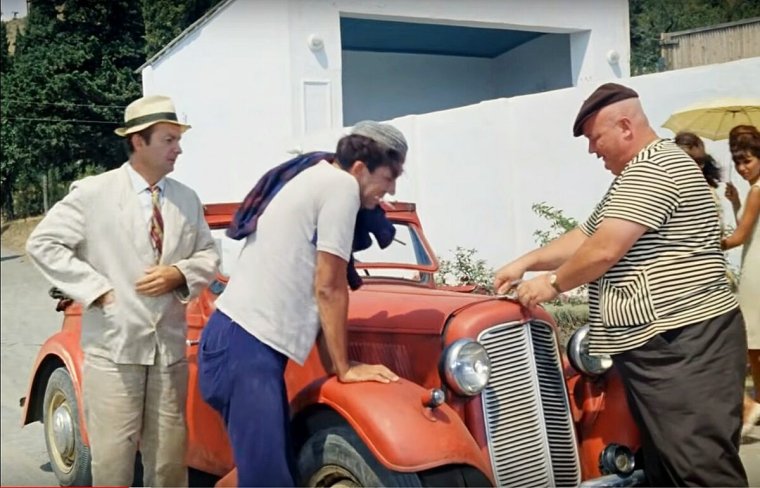 Кавказская пленница Моргунов в шлеме