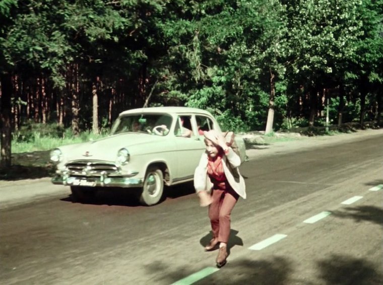 Александр Гликин в фильме Королева бензоколонки эпизод