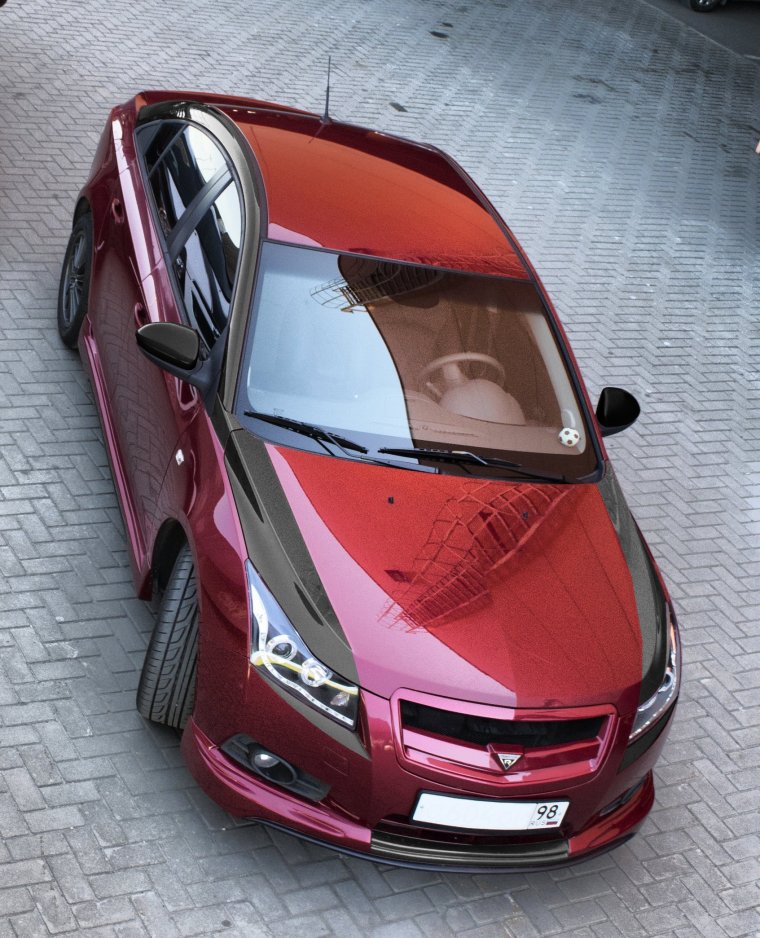 Шевроле Круз хэтчбек красный с черной крышей