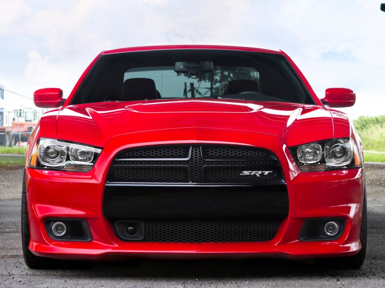 Додж Чарджер srt8