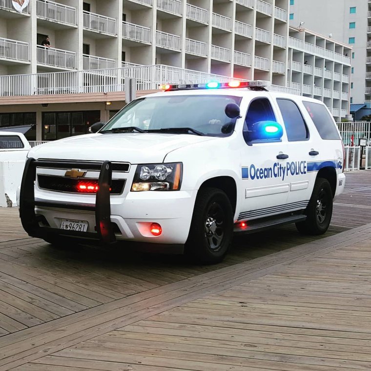 Chevrolet Tahoe FBI сзади