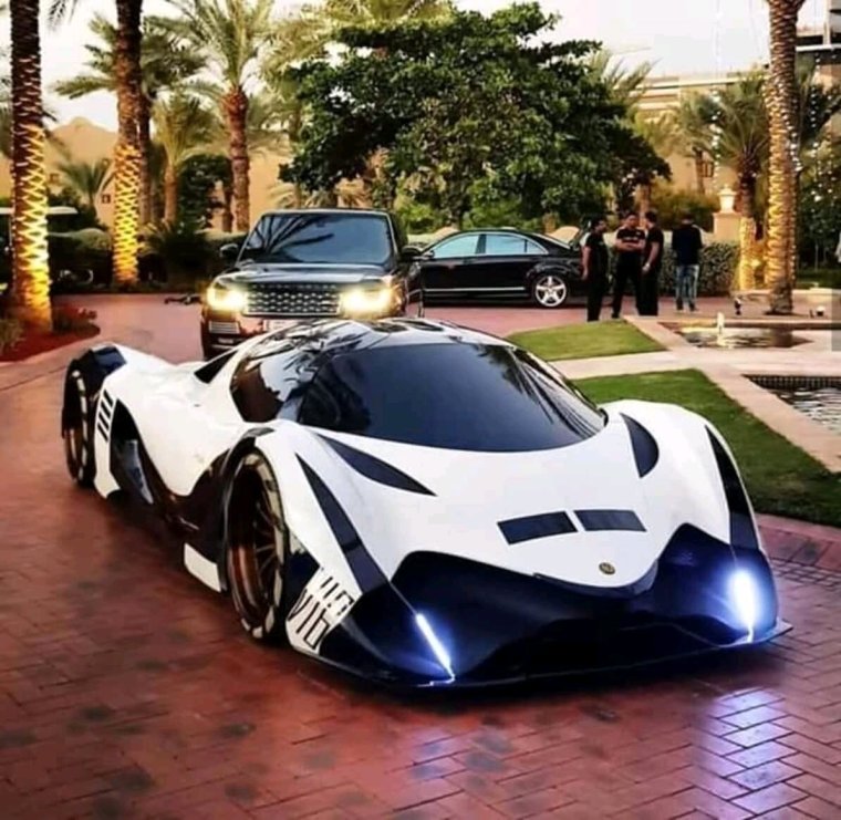 Арабский гиперкар Devel Sixteen