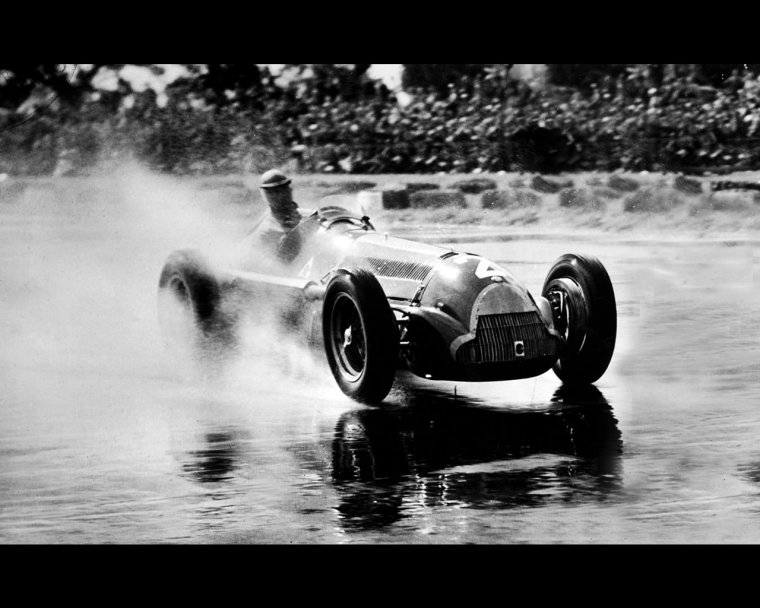 Фанхио на Alfa Romeo 159 ф1