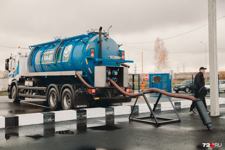 Горит аварийная машина водоканала