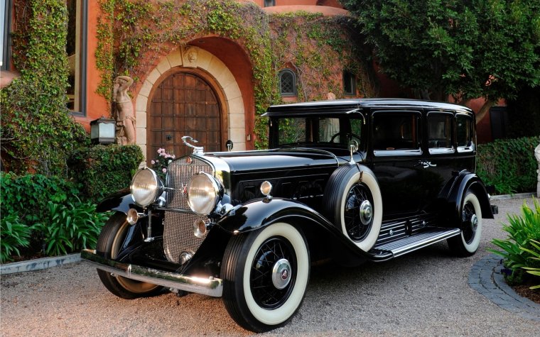 Cadillac v16 Imperial sedan 1933