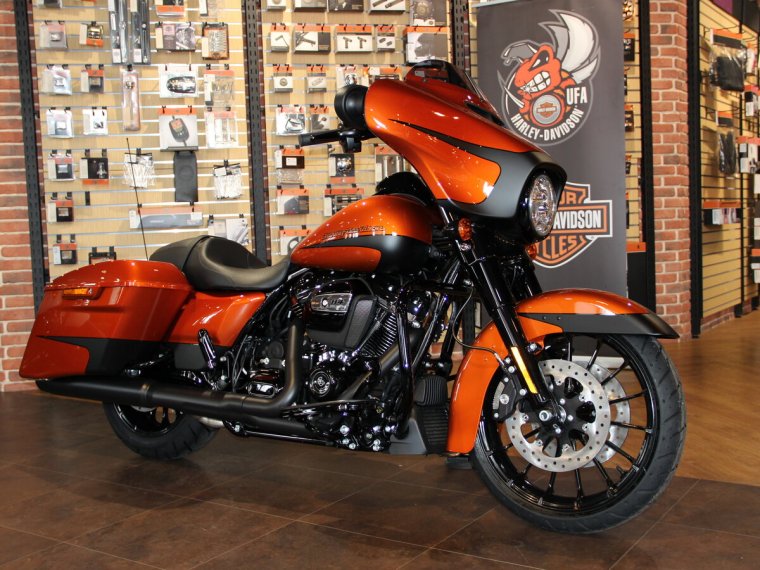 Мотоцикл Харлей Дэвидсон стрит Глайд