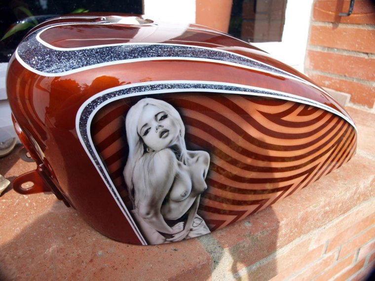 Аэрография на бензобаке мотоцикла