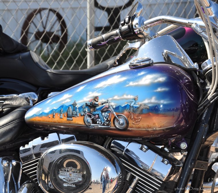 Аэрография на мотоциклах молния