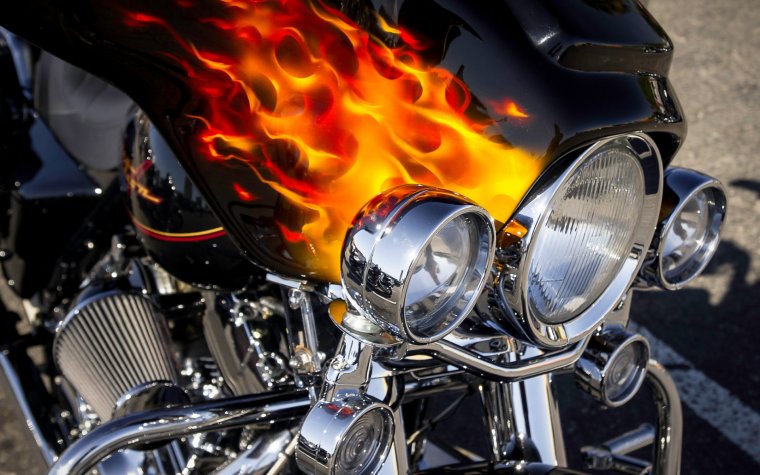 Пламя на мотоцикле