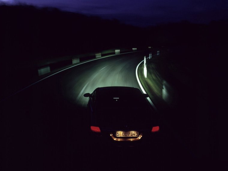 Машина в темноте