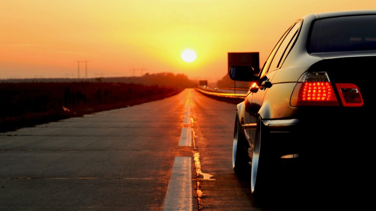 Фары машины ночью