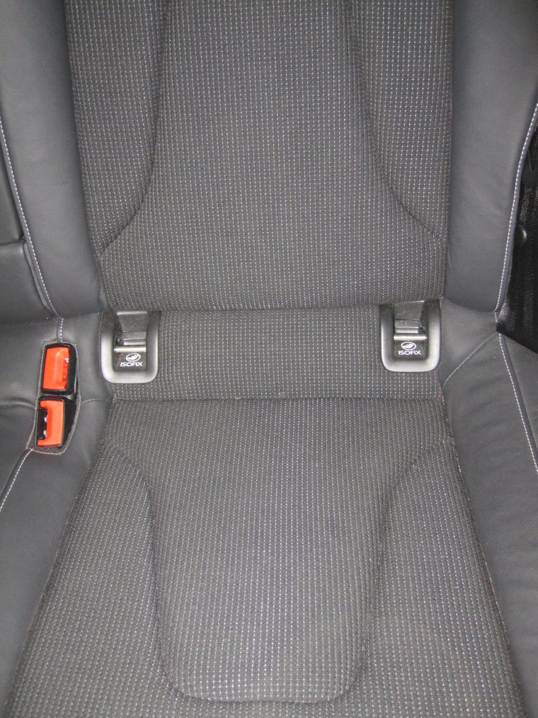 Hyundai i30 изофикс