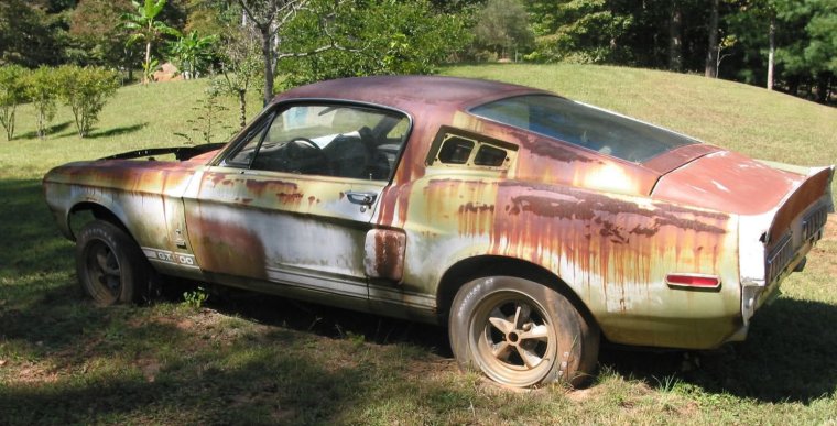 Ржавый Форд Мустанг