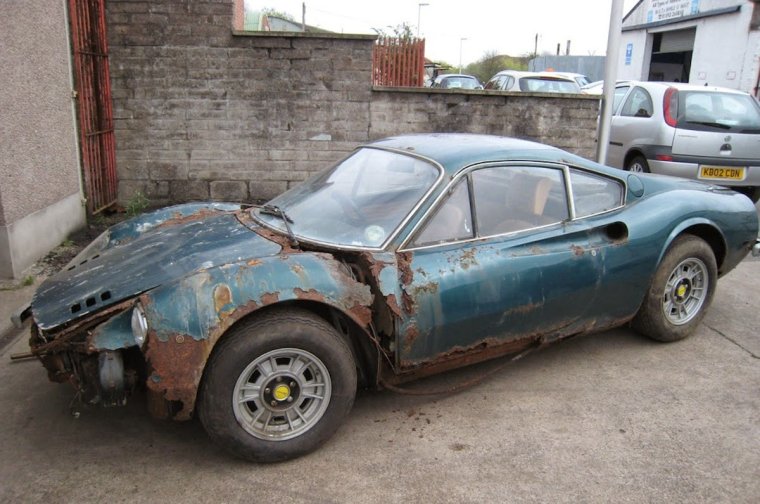 Старая ржавая Феррари