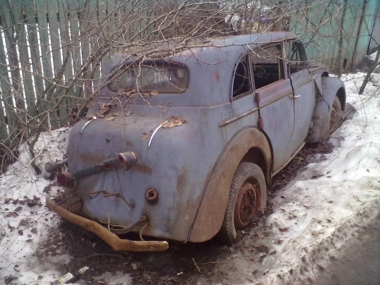 Старые убитые автомобили