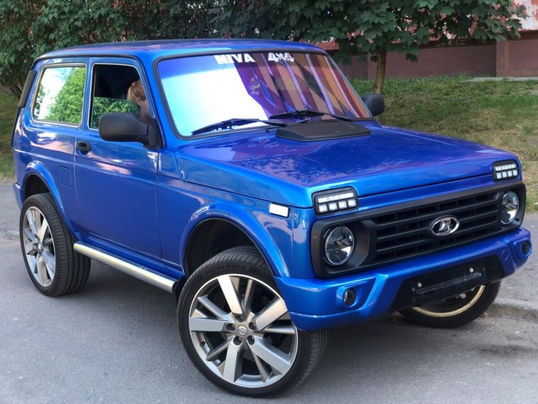 Лада Нива Урбан синяя