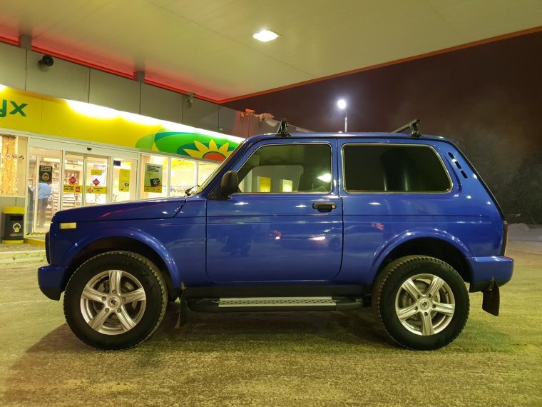 Lada 4x4 Urban голубая Планета