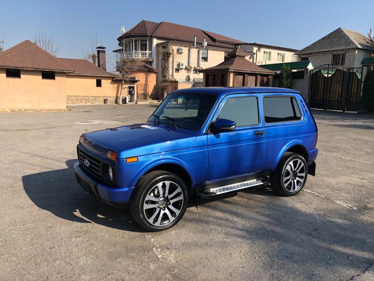 Лада Нива Урбан синяя