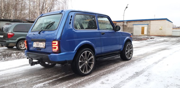 ВАЗ 21214 голубая Планета