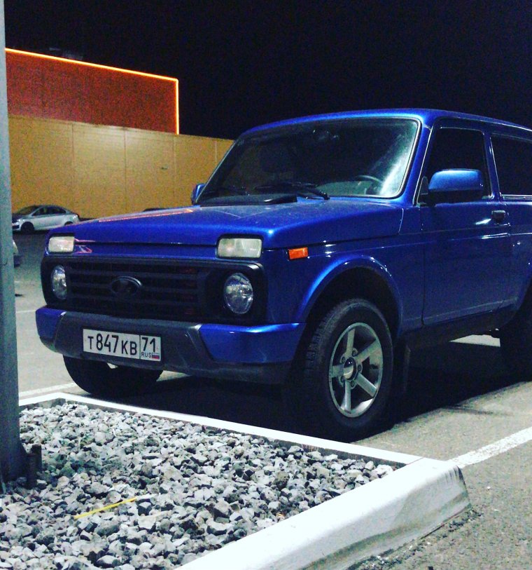 Лада 4х4 голубая Планета