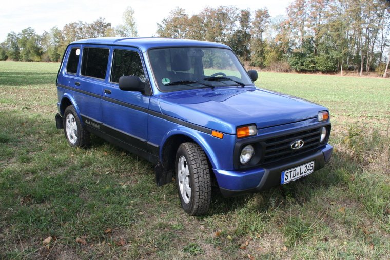 ВАЗ 21214 голубая Планета Нива